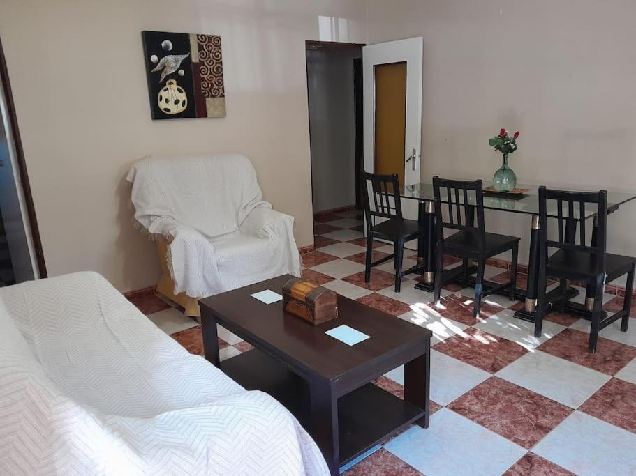 Disfruta De Un Barrio Tranquilo Daire Alcalá de Guadaira Dış mekan fotoğraf