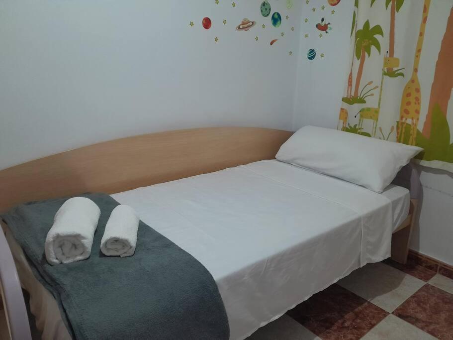 Disfruta De Un Barrio Tranquilo Daire Alcalá de Guadaira Dış mekan fotoğraf